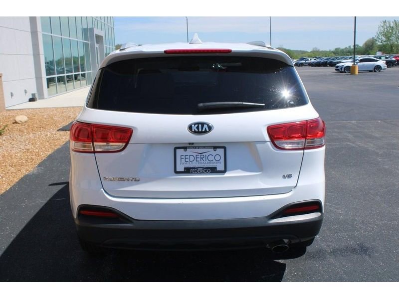 Used 2016 Kia Sorento LX AWD/4WD image 4