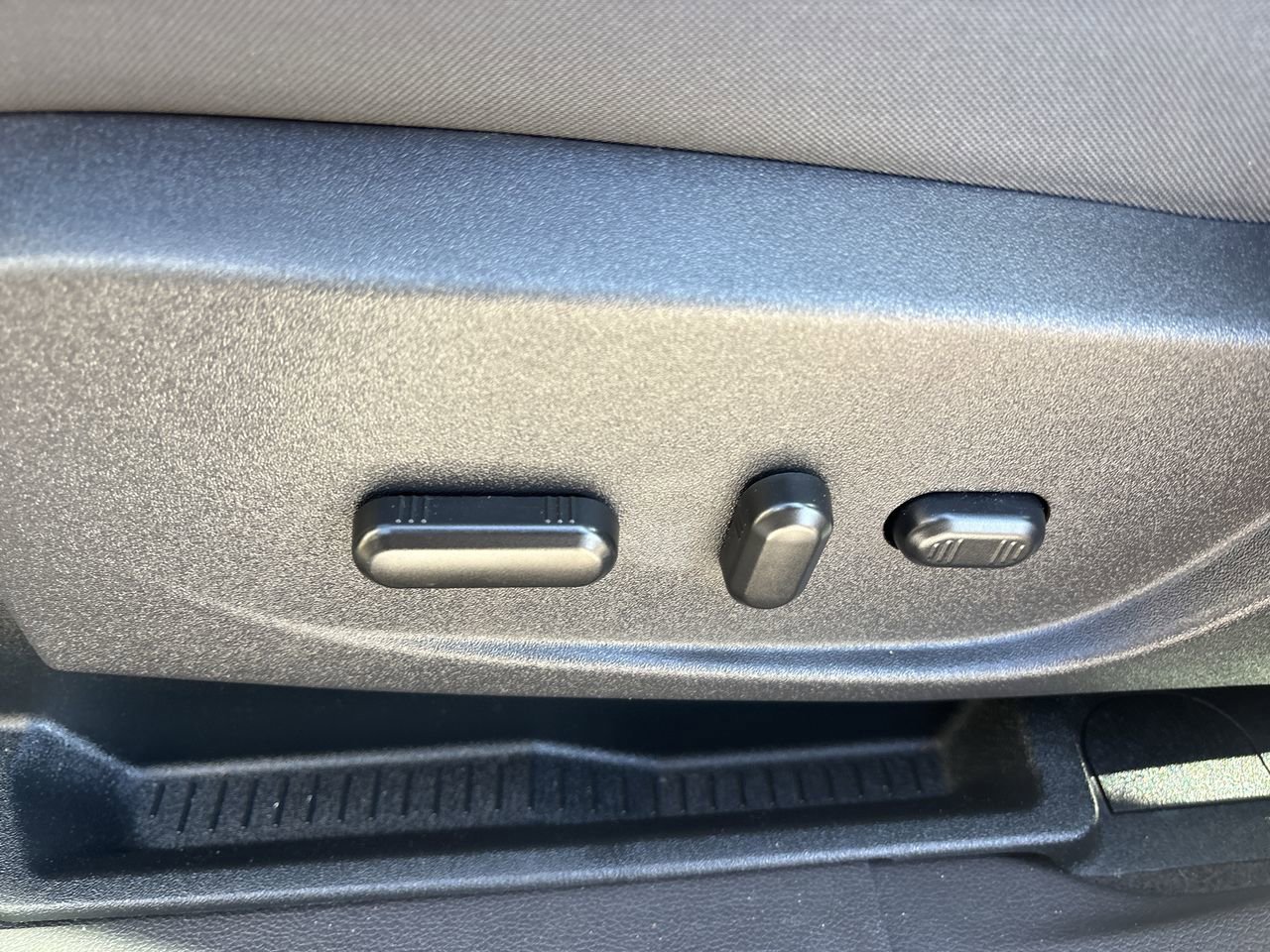 Used 2017 Ford C-MAX SE image 19