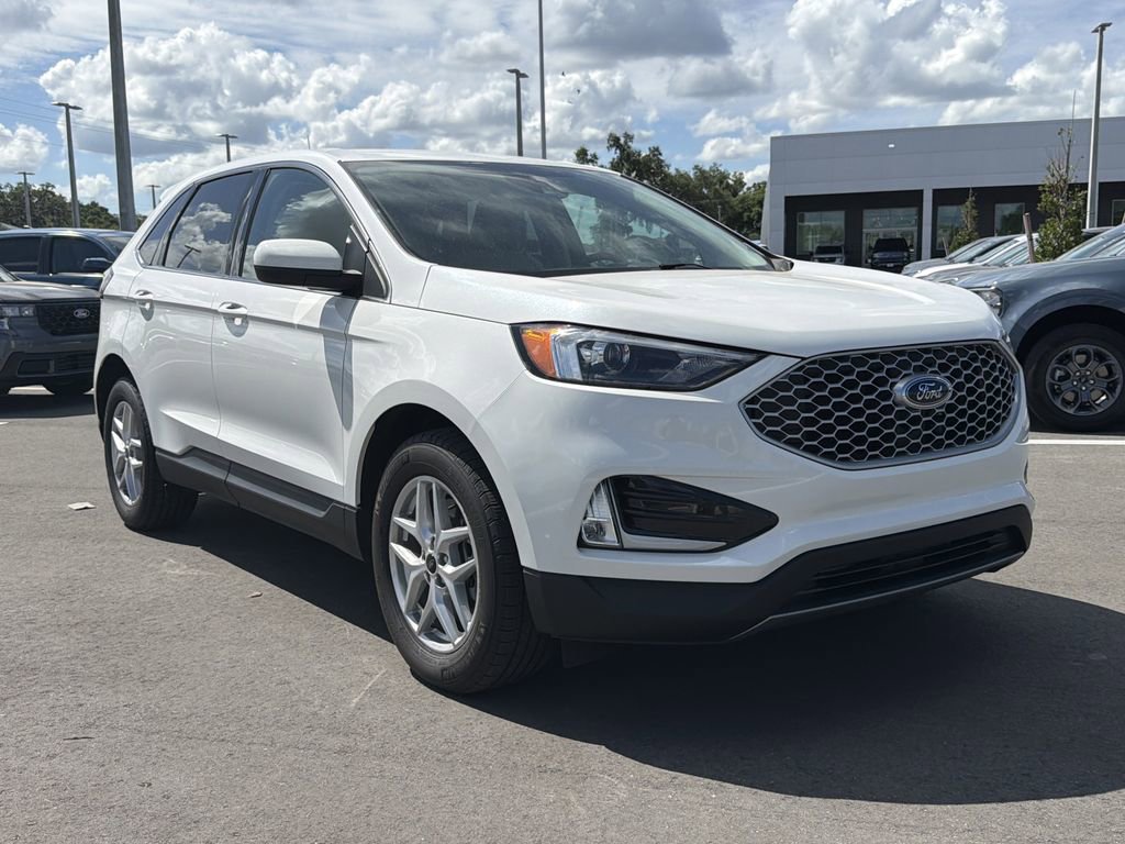 Certified 2024 Ford Edge SEL w/ Convenience Package AWD/4WD image 2