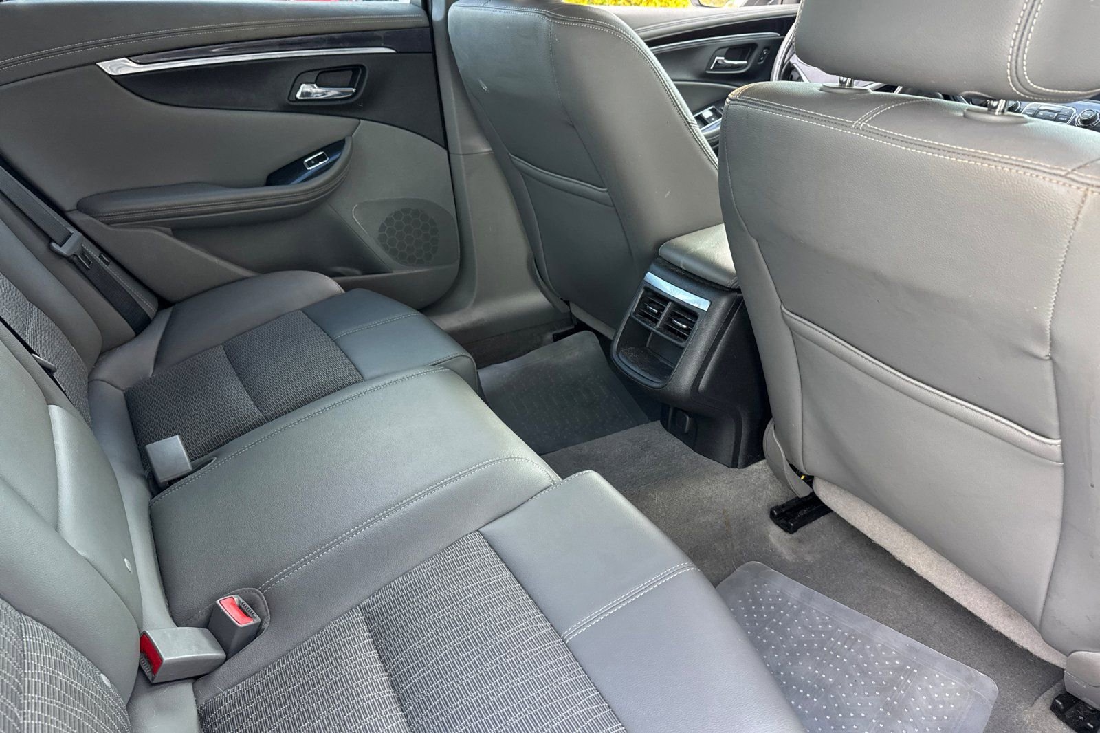 Used 2017 Chevrolet Impala LT image 18