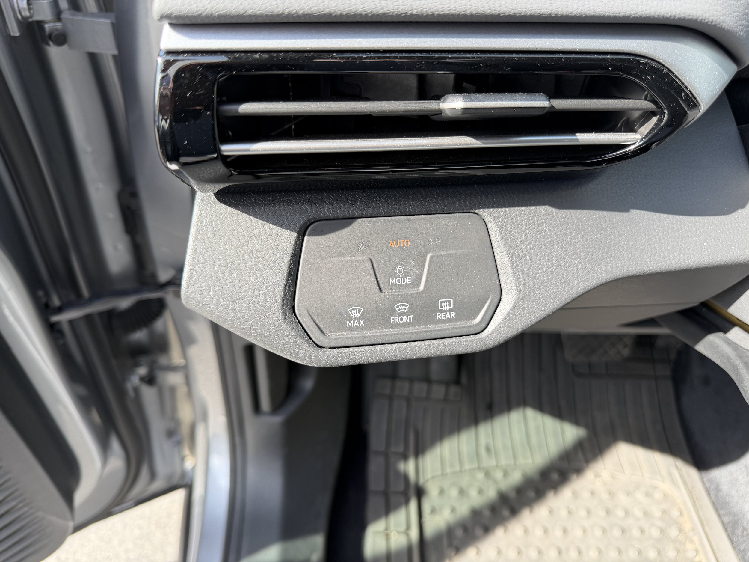 Used 2023 Volkswagen ID.4 Pro AWD/4WD image 13