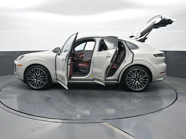 New 2026 Porsche Cayenne GTS image 30