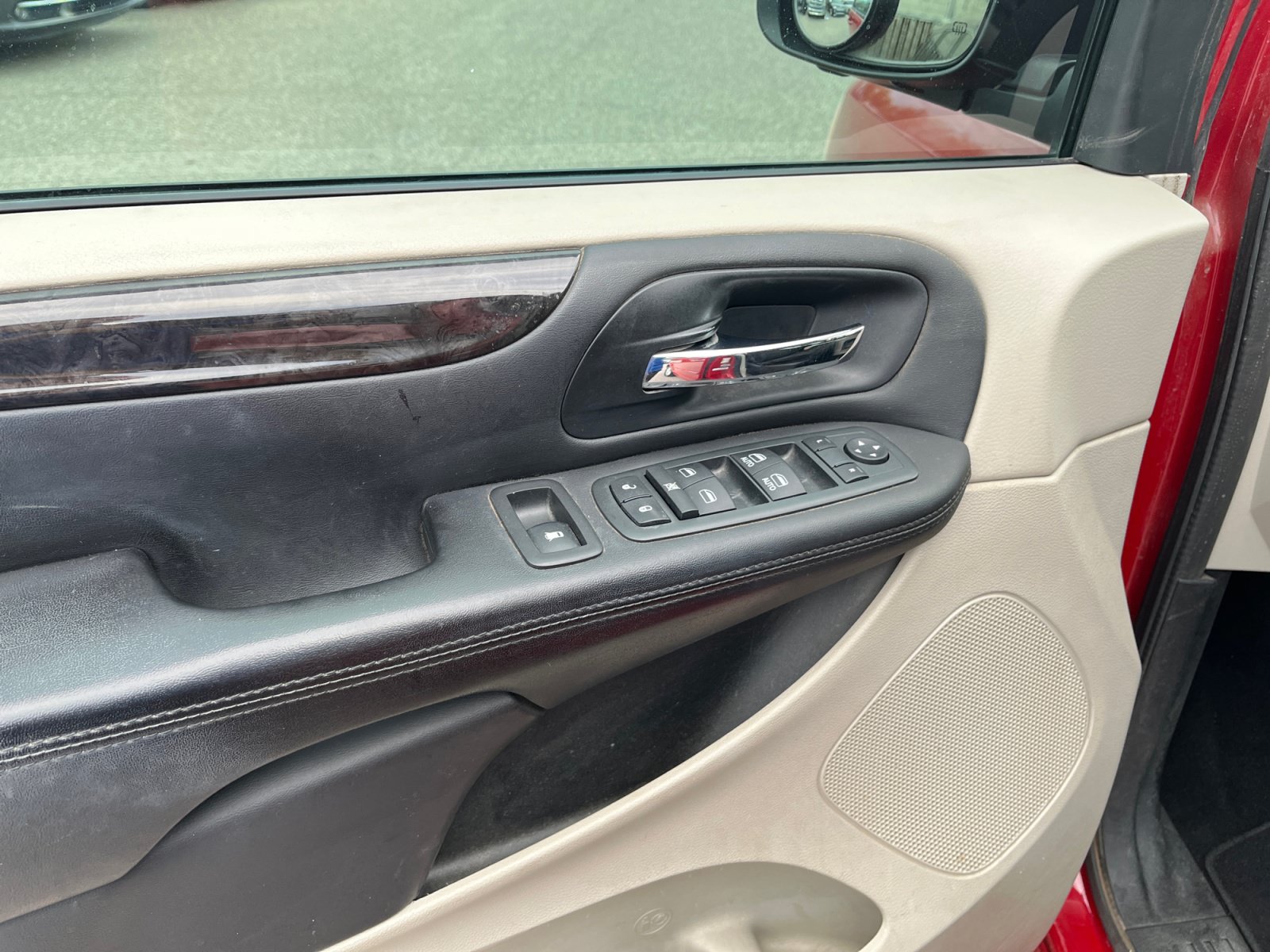 Used 2013 Dodge Grand Caravan SXT FWD image 17