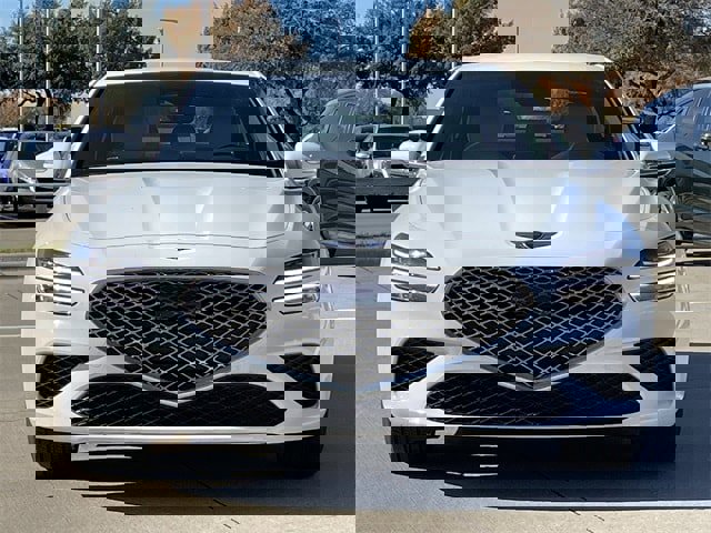 Used 2025 Genesis G70 2.5T image 6