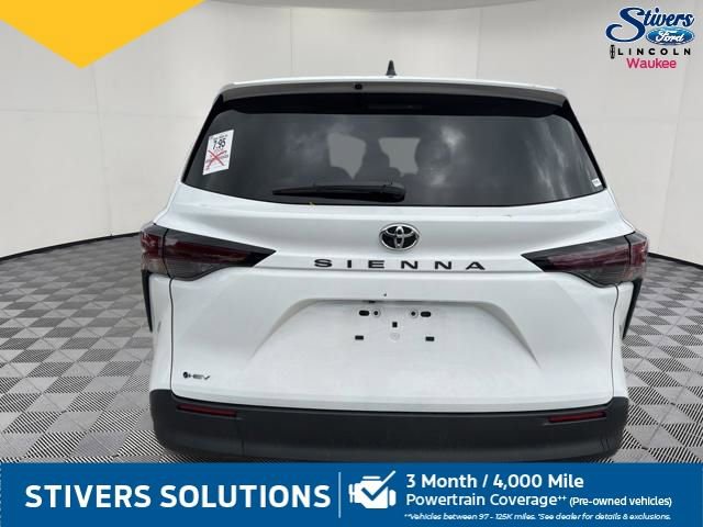 Used 2026 Toyota Sienna LE FWD image 7
