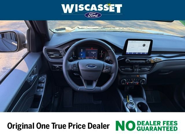 Used 2025 Ford Escape ST-Line w/ Cold Weather Package image 5