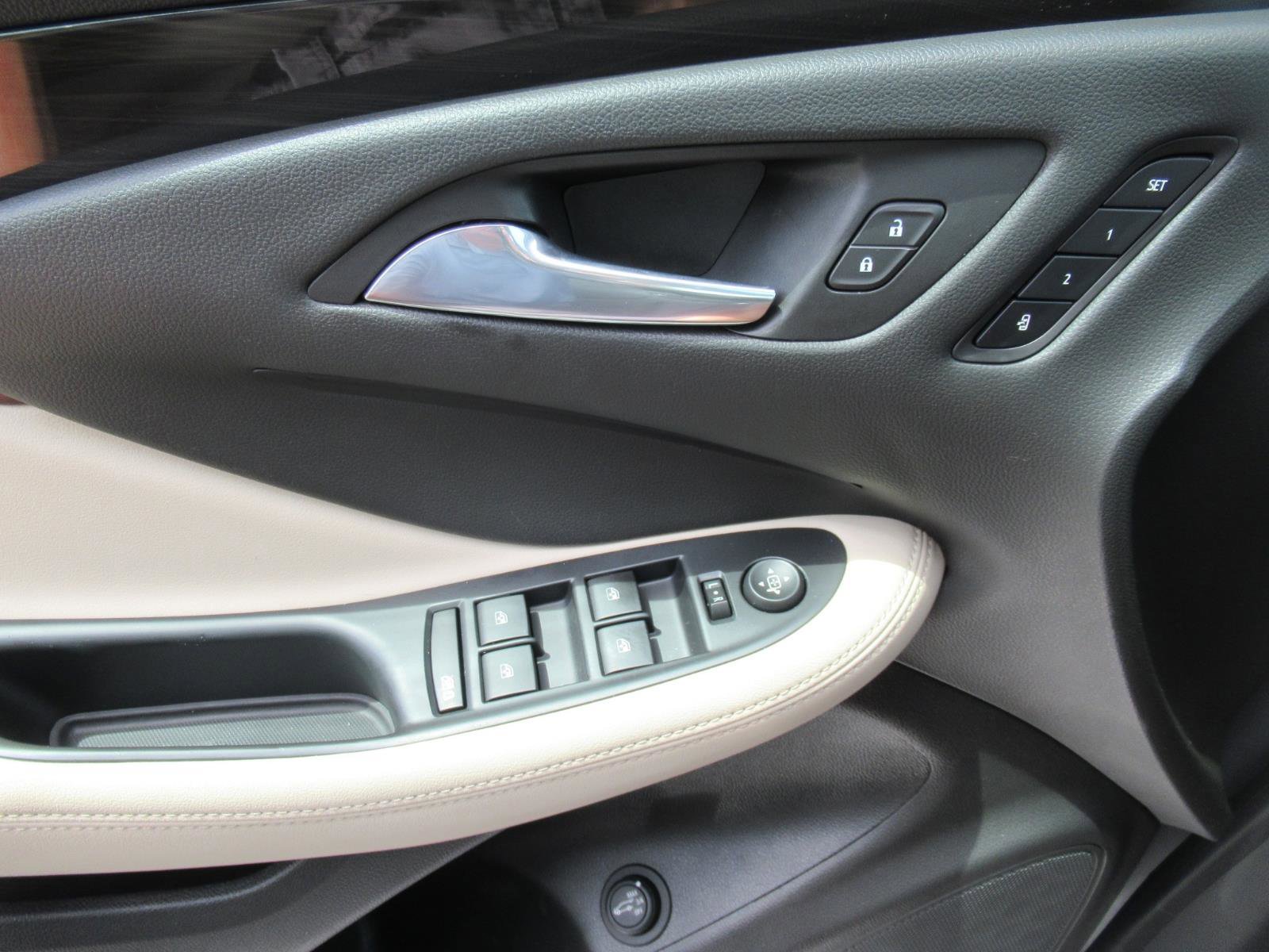 Used 2020 Buick Envision Premium w/ Driver Confidence Package AWD/4WD image 20