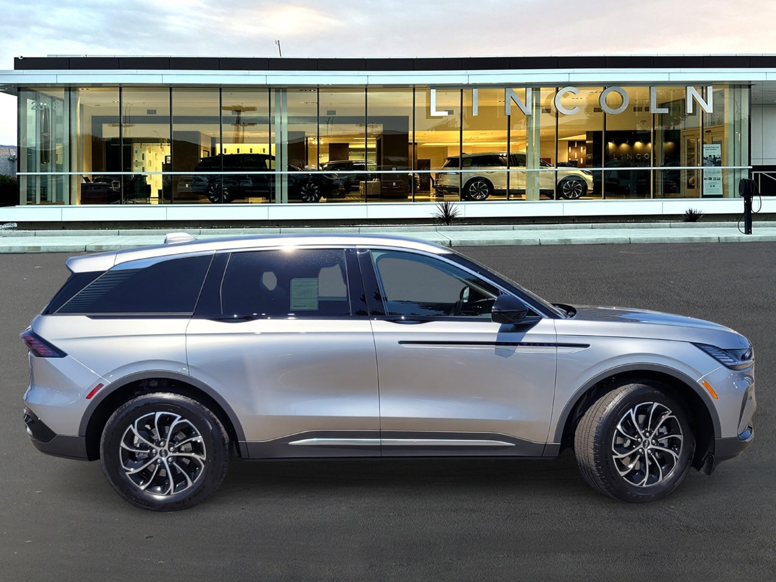 New 2025 Lincoln Nautilus Premier image 3