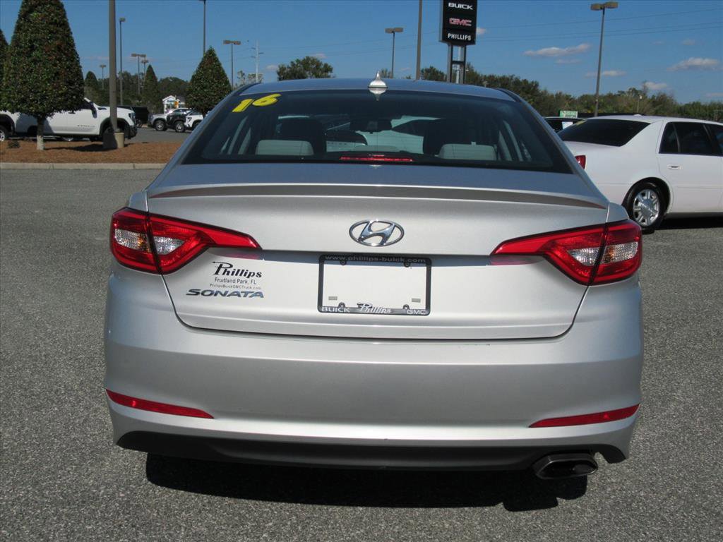 Used 2016 Hyundai Sonata SE image 5