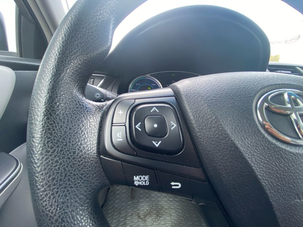 Used 2016 Toyota Camry LE image 18