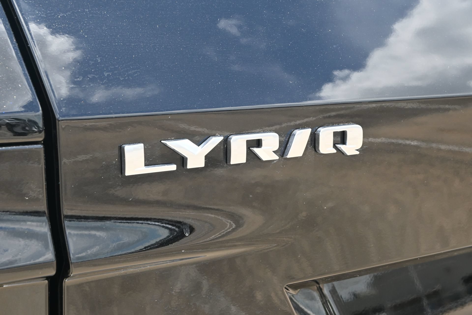 Used 2025 Cadillac Lyriq Luxury w/ LPO, Floor Liner Package AWD/4WD image 19