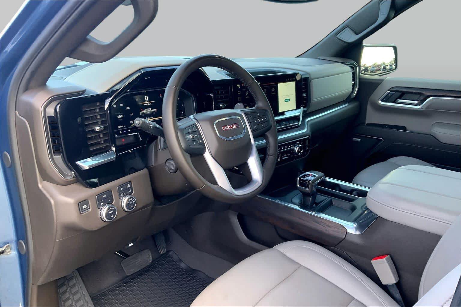 Used 2024 GMC Sierra 1500 SLT w/ SLT Convenience Package AWD/4WD image 18
