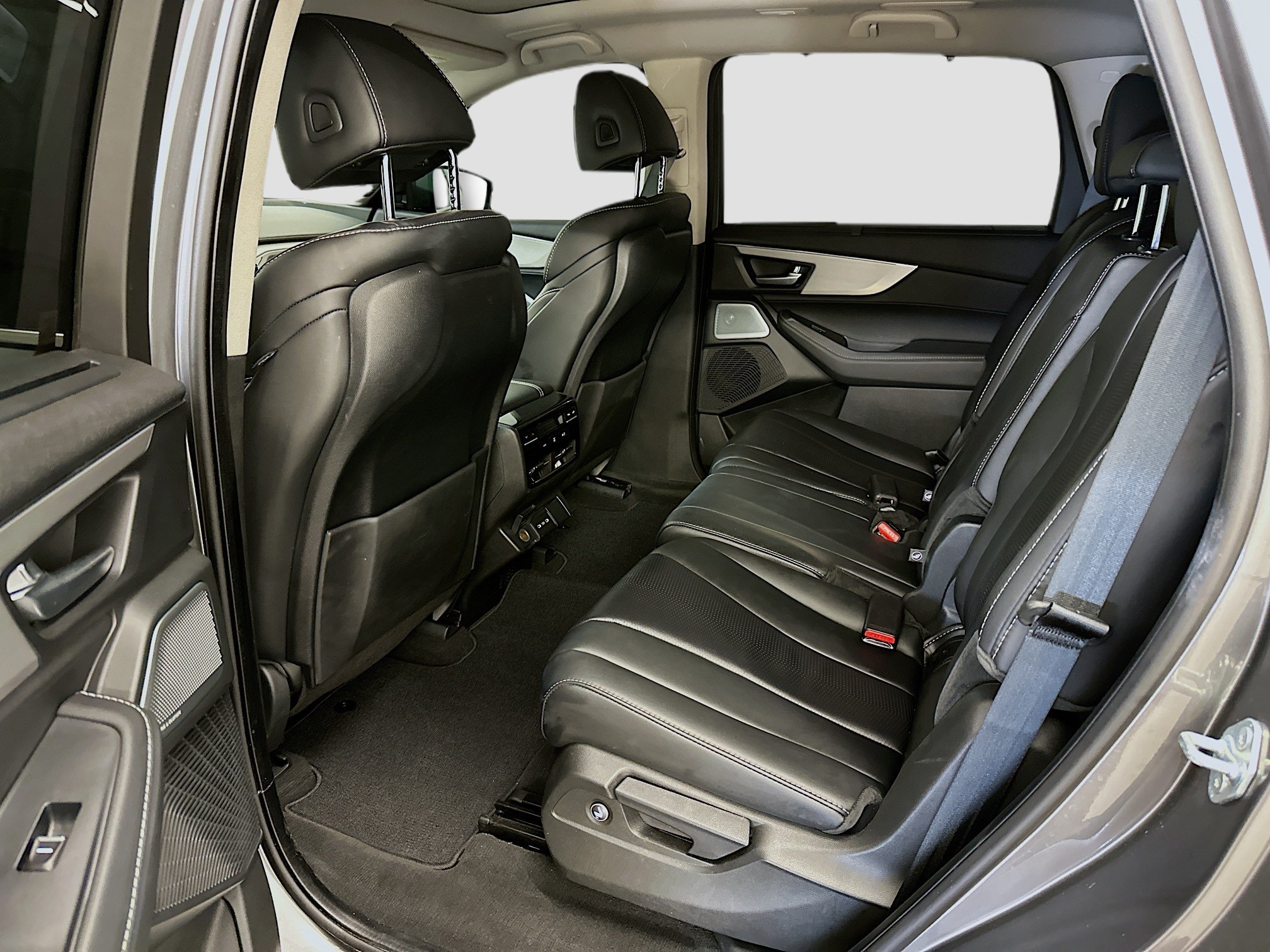 Used 2025 Acura MDX SH-AWD w/ Technology Package image 30