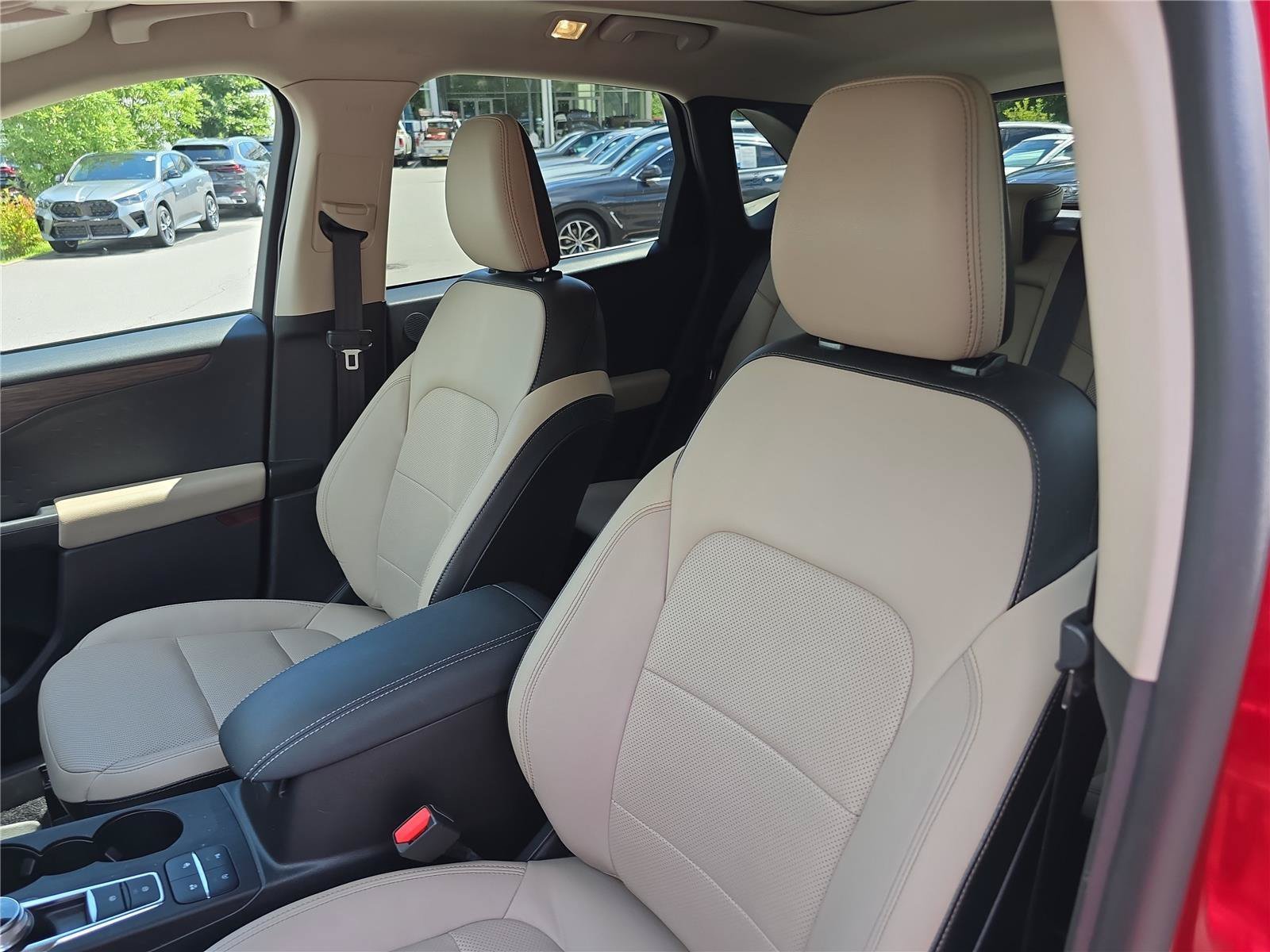 Used 2020 Ford Escape Titanium AWD/4WD image 20