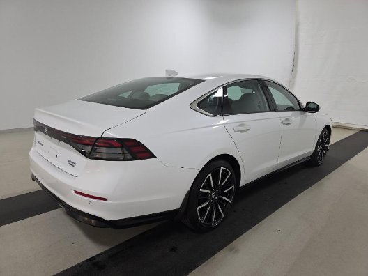 Used 2023 Honda Accord Touring image 3