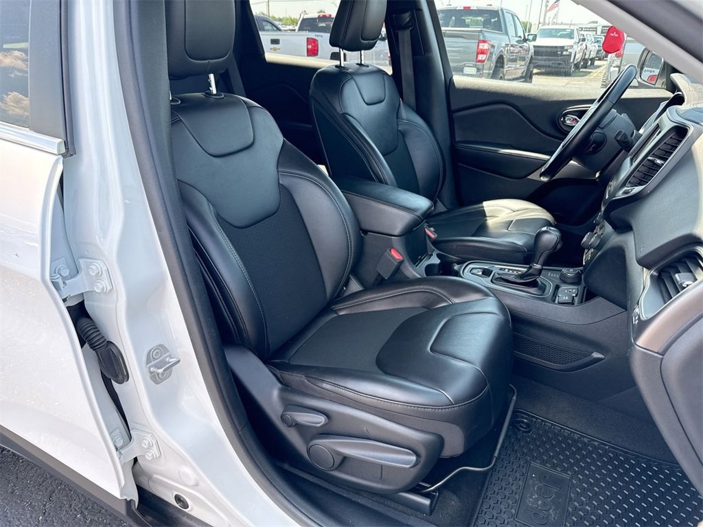 Used 2020 Jeep Cherokee Latitude Plus w/ Cold Weather Group image 25