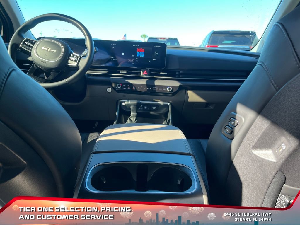 Used 2025 Kia Carnival SX image 16