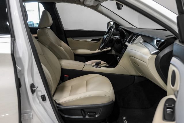 Used 2020 INFINITI QX50 Luxe w/ Navigation Package FWD image 32