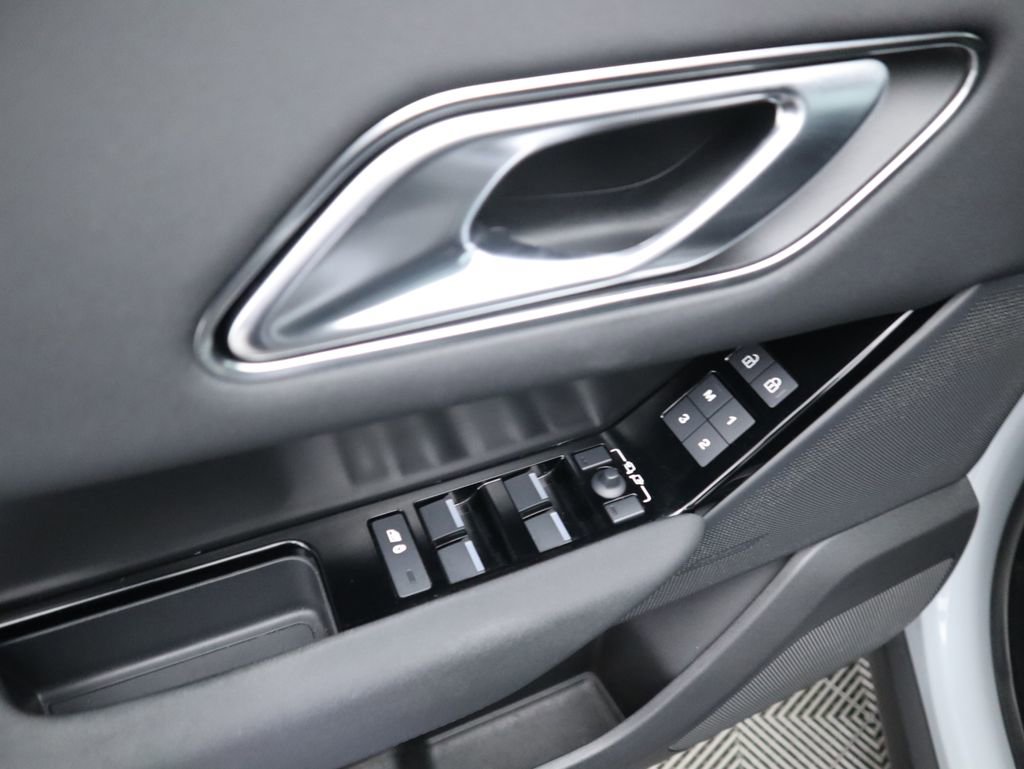 Used 2025 Land Rover Range Rover Velar Dynamic SE image 24