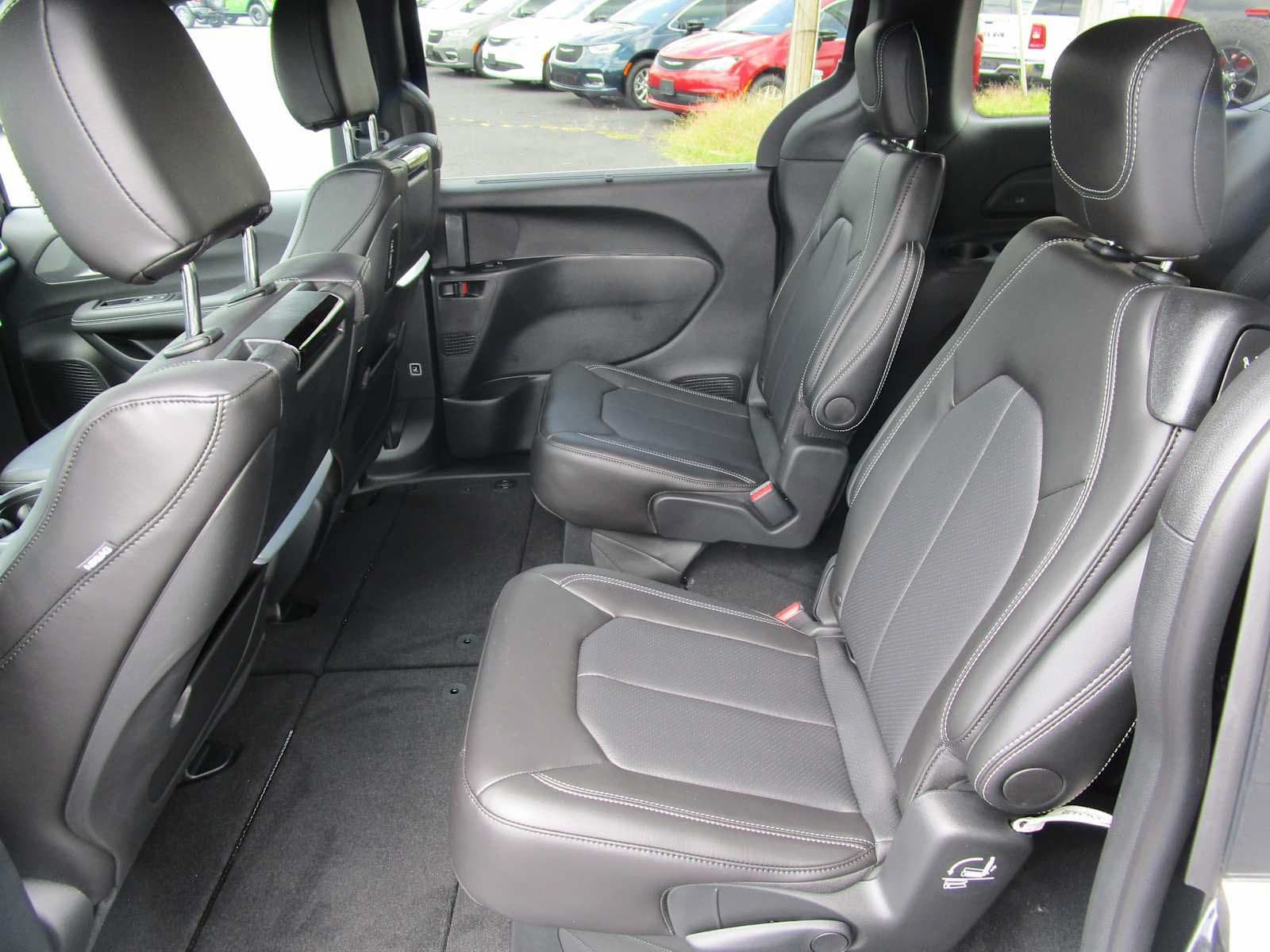 New 2026 Chrysler Pacifica Select FWD image 20