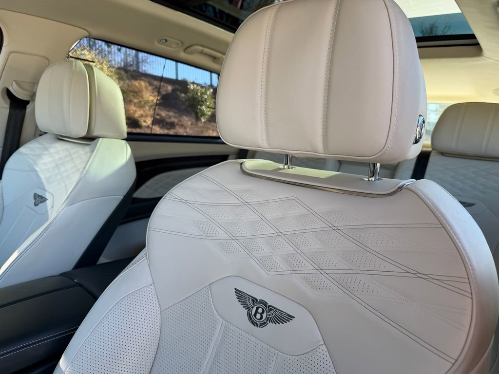 Certified 2023 Bentley Bentayga Extended Wheelbase image 35