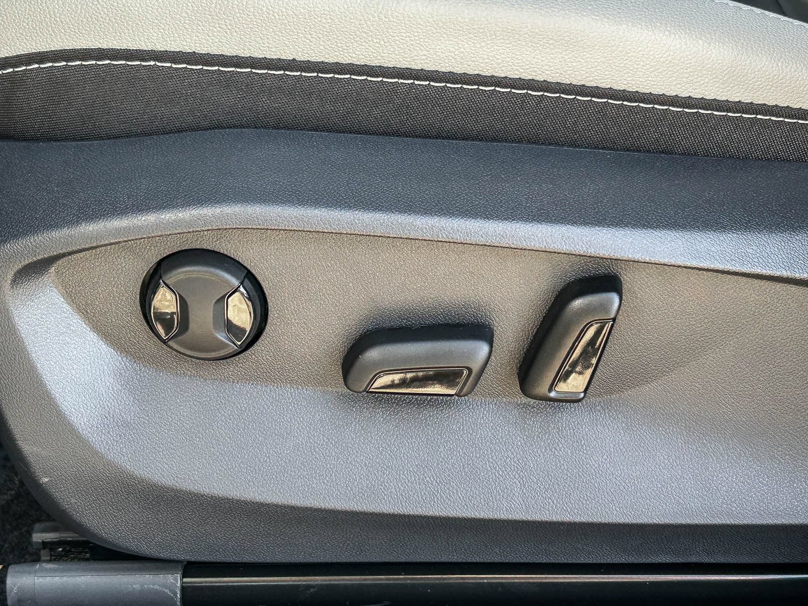 New 2026 Volkswagen Taos SE FWD image 23