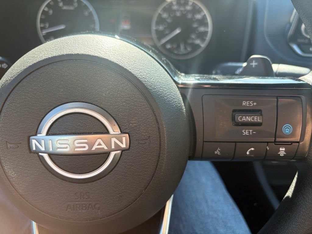 Used 2023 Nissan Rogue SV image 16