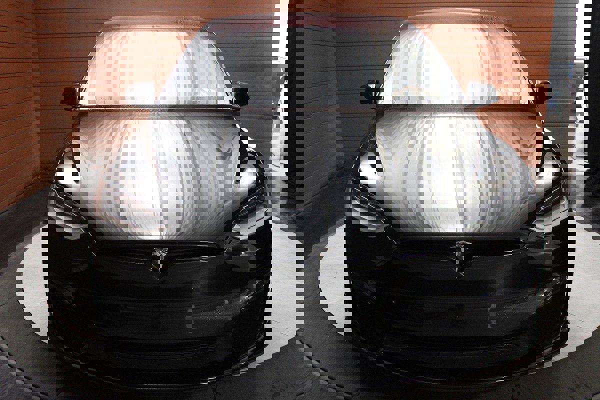 Used 2023 Tesla Model X image 2