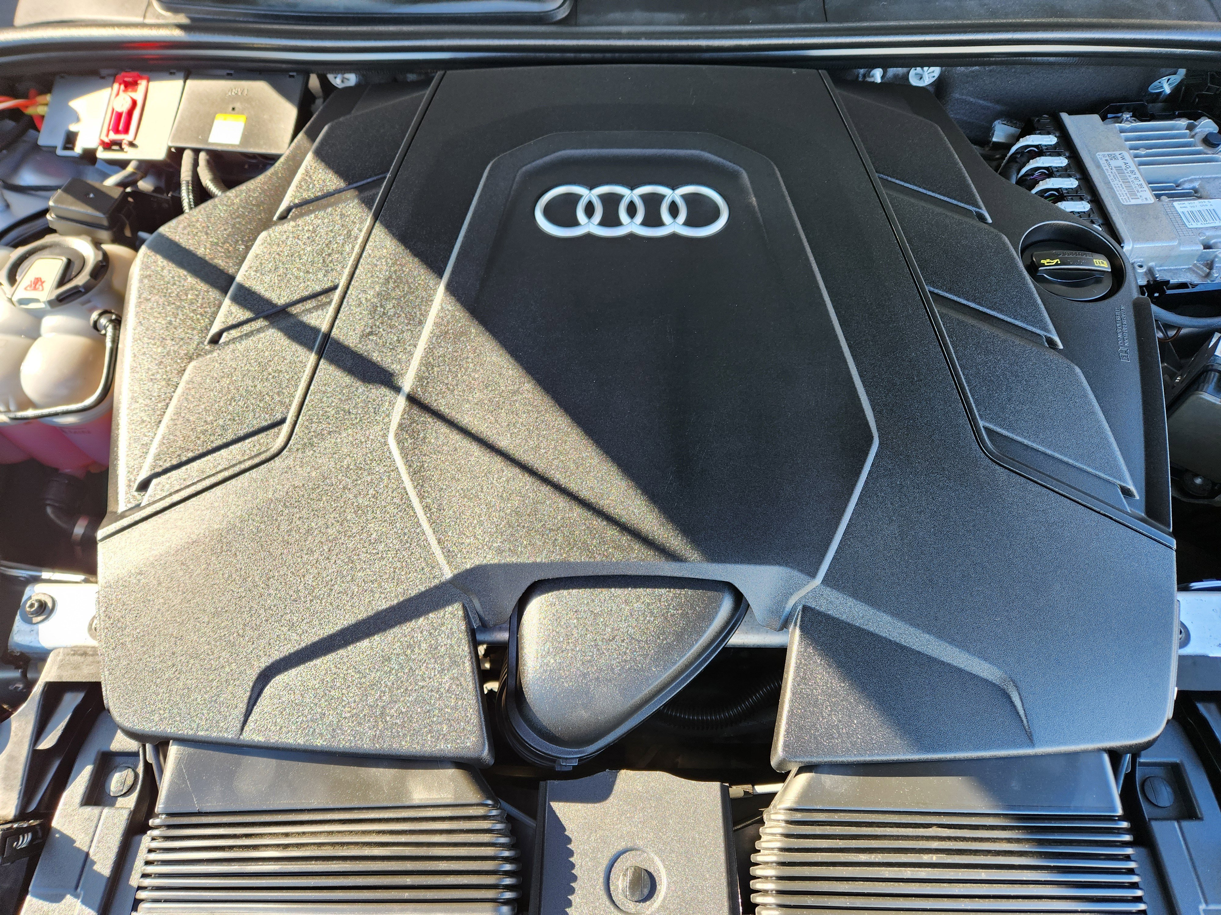 Used 2019 Audi Q8 Prestige w/ Luxury Package image 9