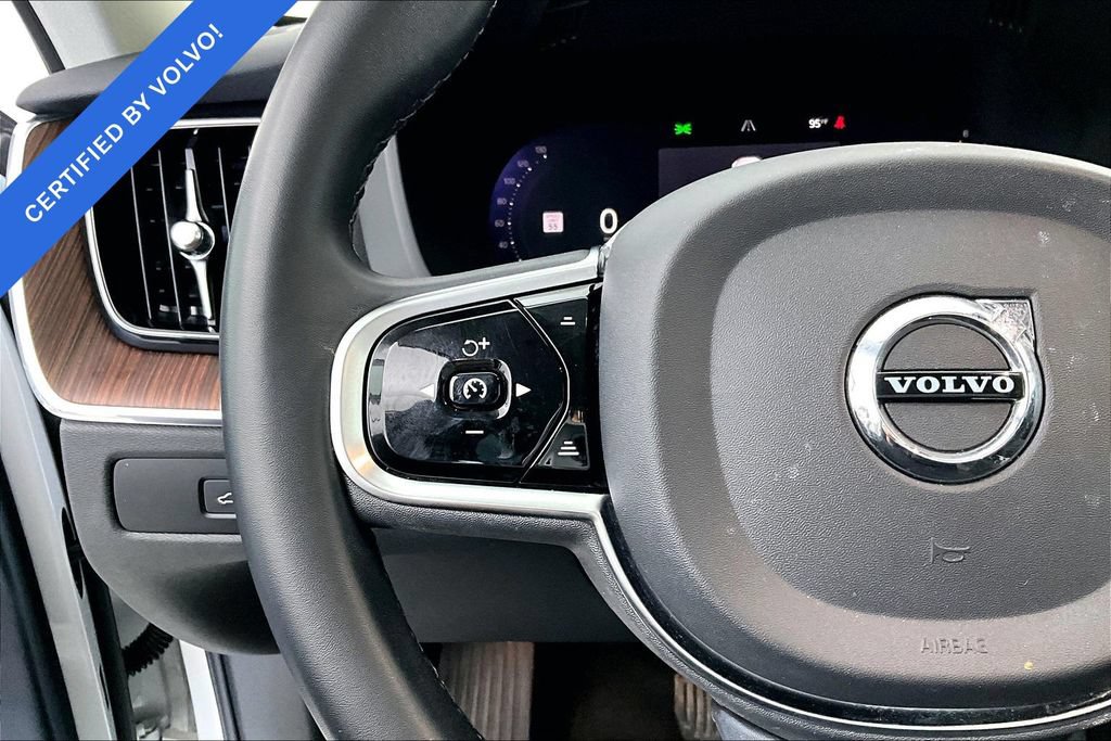 Used 2023 Volvo XC60 B5 Plus AWD/4WD image 22