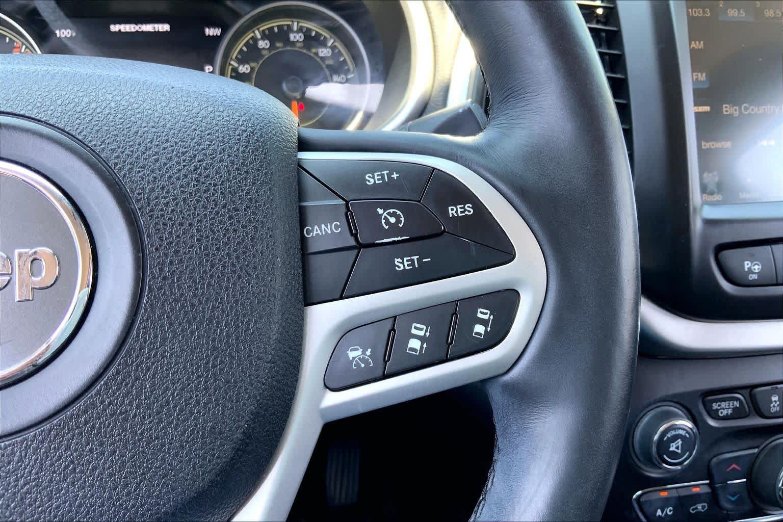 Used 2017 Jeep Cherokee Trailhawk AWD/4WD image 24