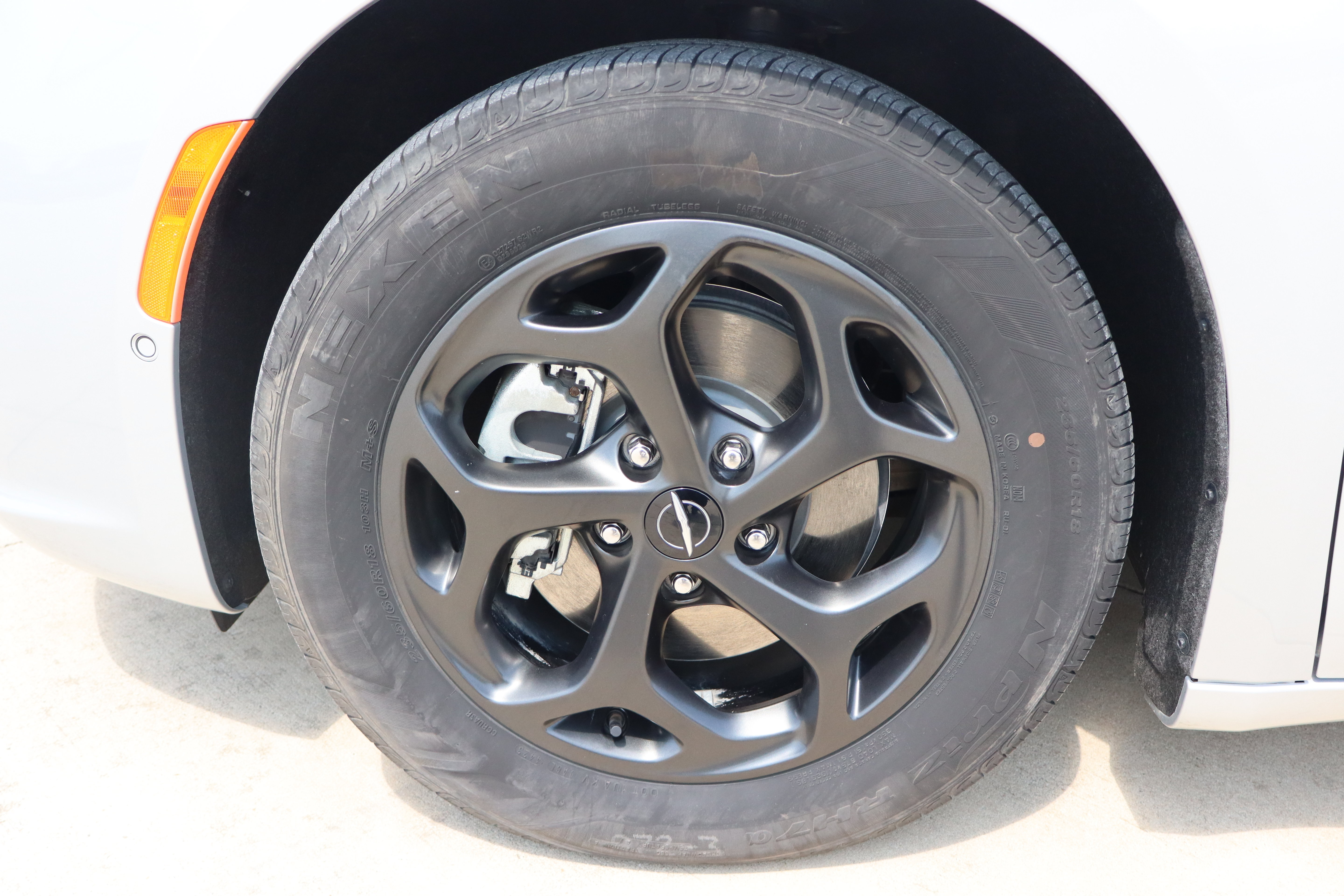 Used 2024 Chrysler Pacifica Premium FWD image 35
