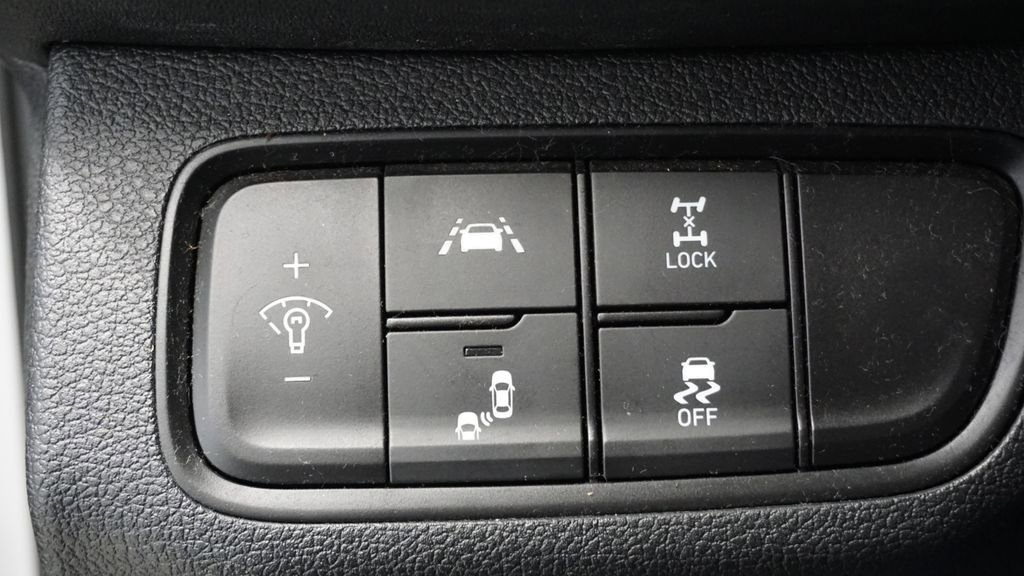 Used 2019 Hyundai Santa Fe SE image 32