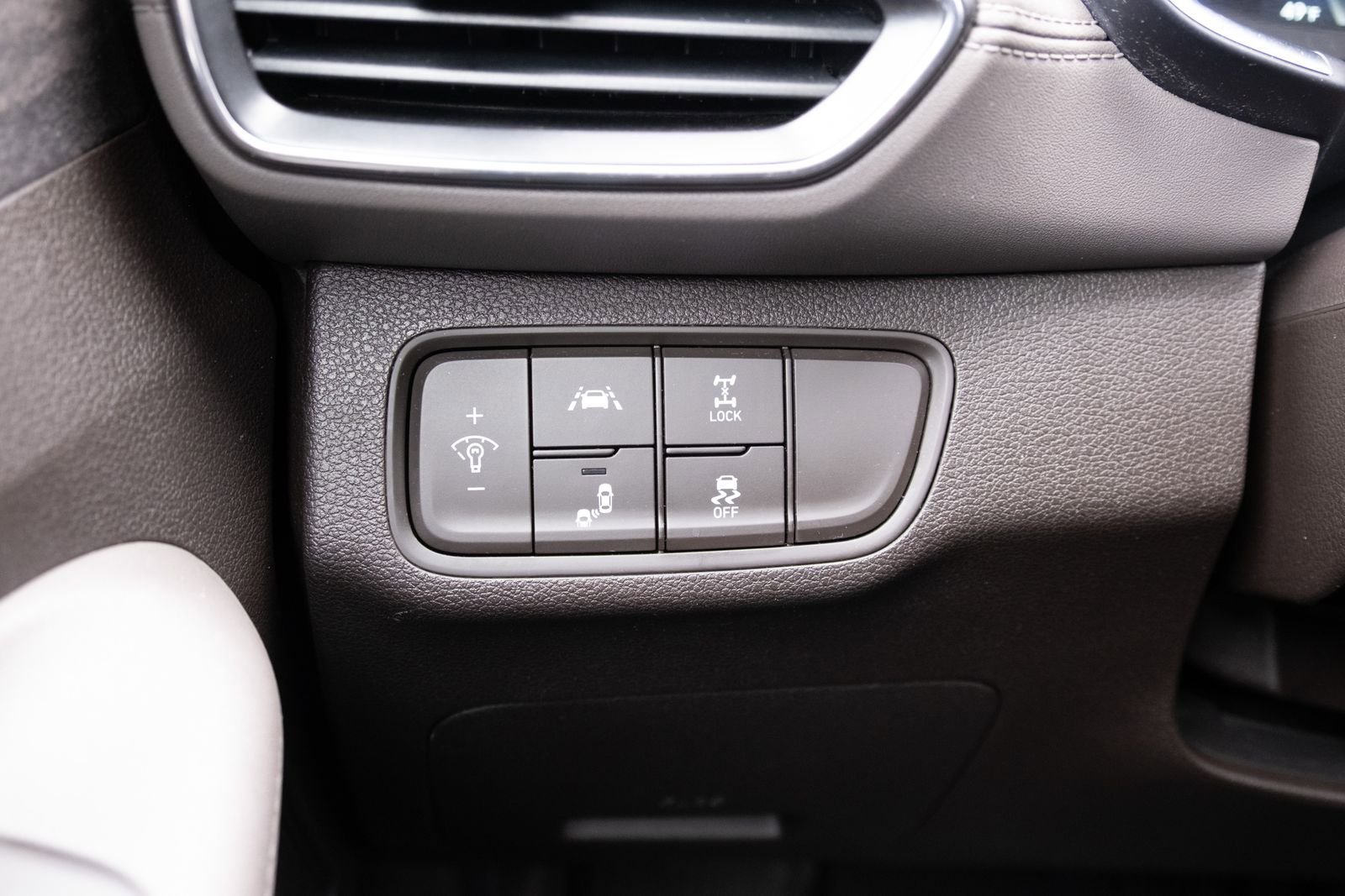 Used 2020 Hyundai Santa Fe SEL image 11