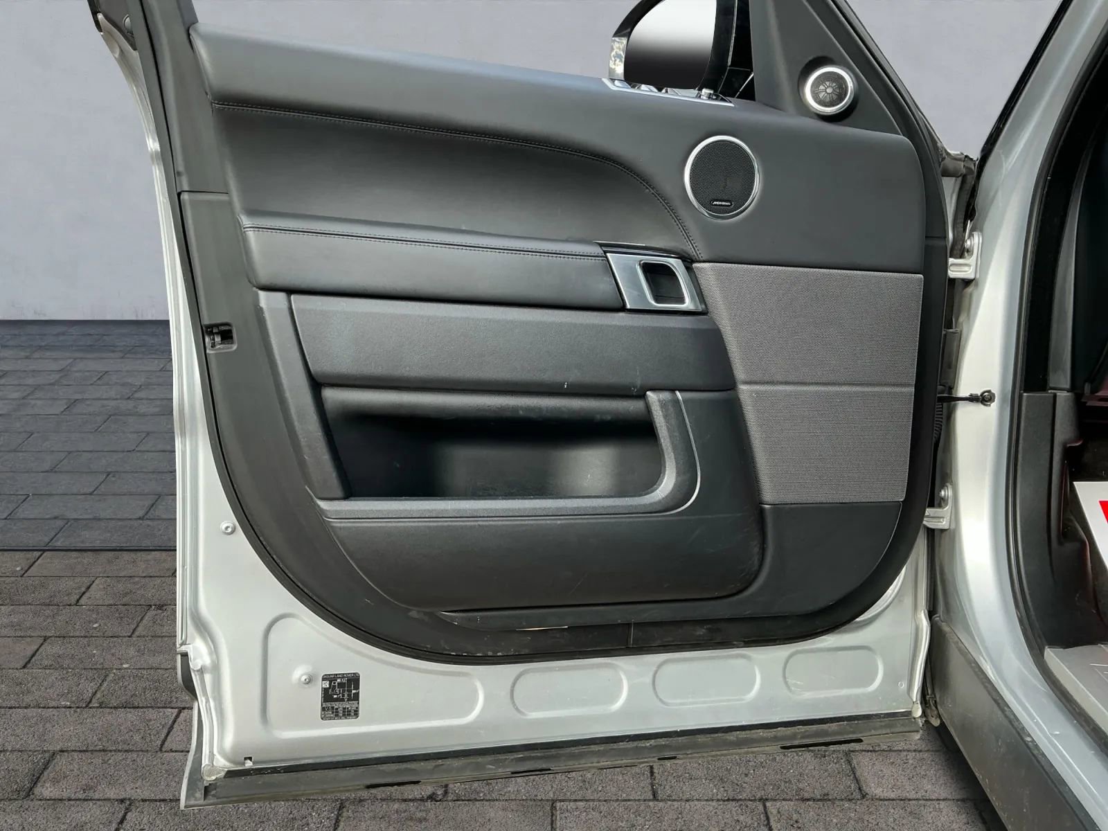 Used 2020 Land Rover Range Rover Sport HSE Dynamic image 9