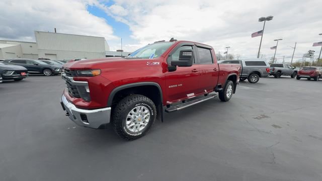 Used 2024 Chevrolet Silverado 2500 LT AWD/4WD image 4