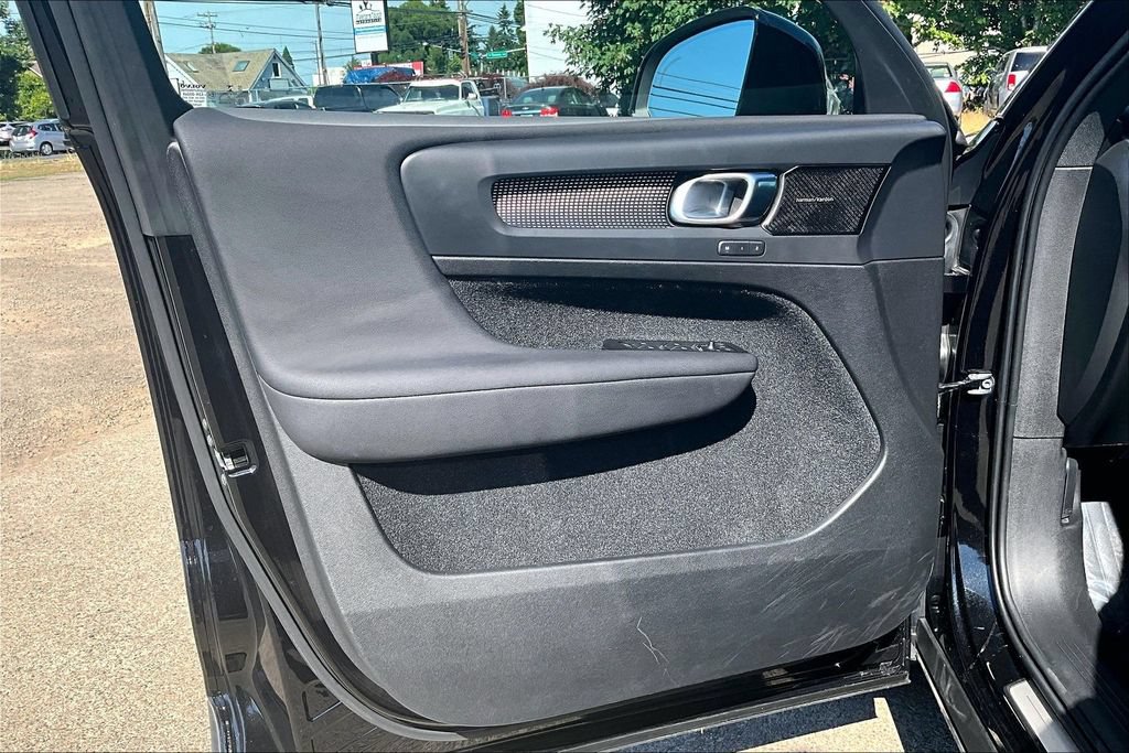 Used 2021 Volvo XC40 P8 Recharge w/ Advanced Package AWD/4WD image 22