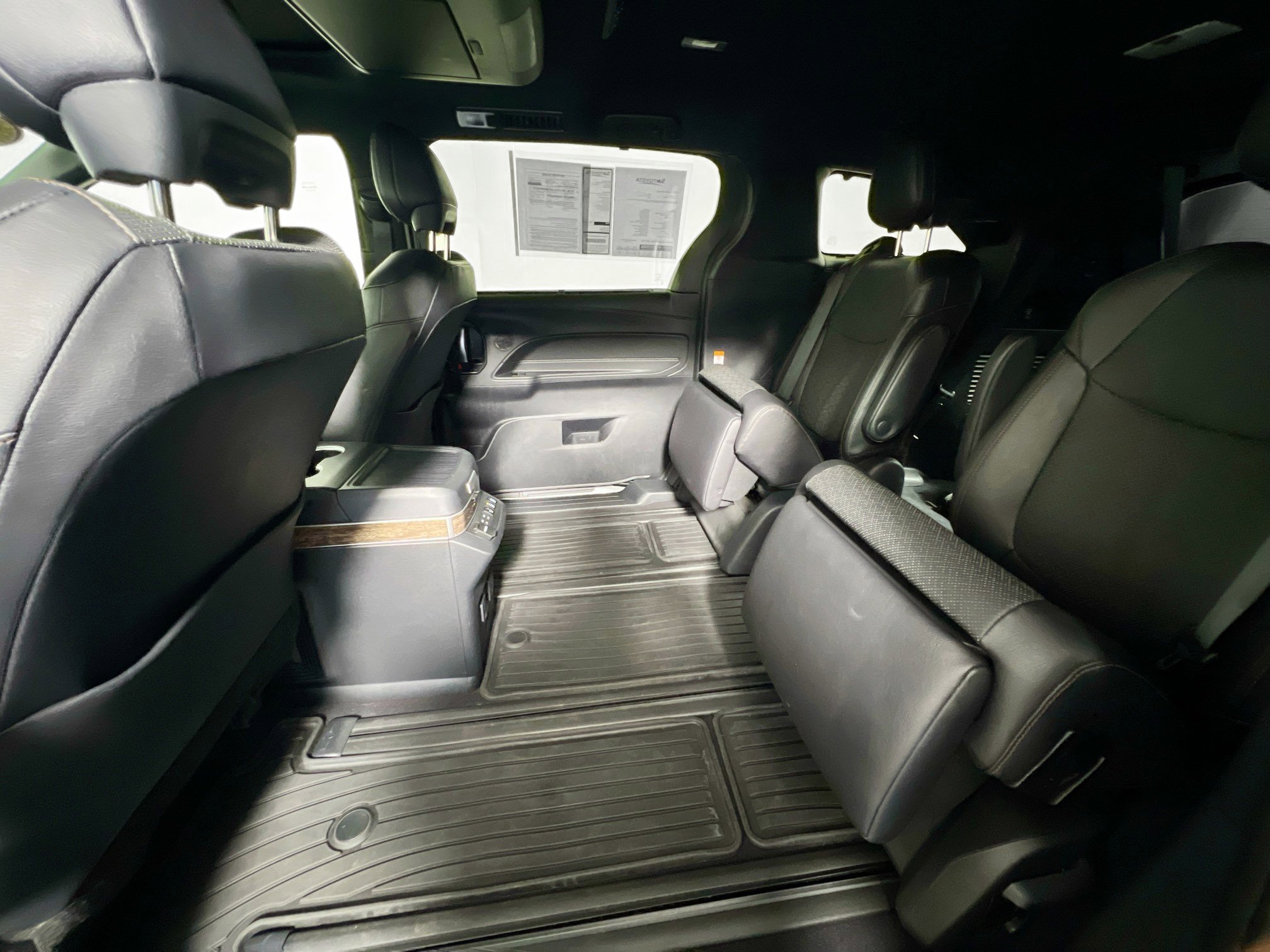 Used 2025 Toyota Sienna Platinum image 29