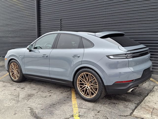 Certified 2024 Porsche Cayenne Coupe image 3