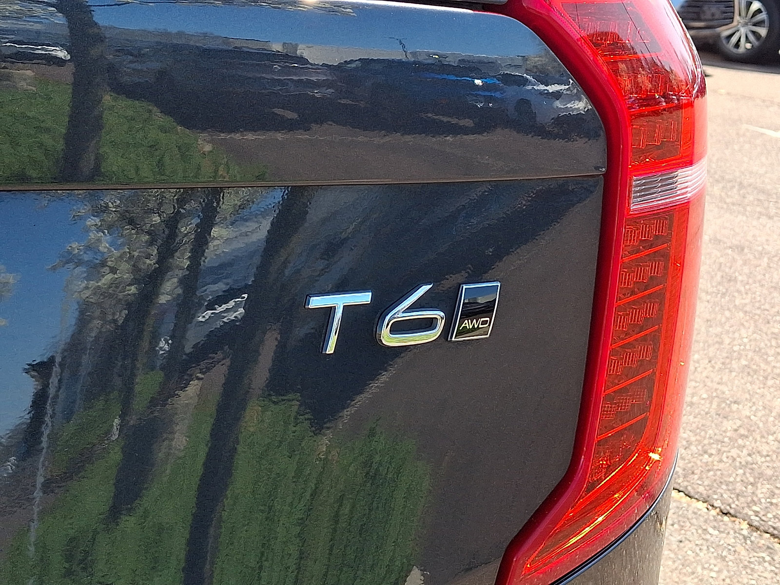 Used 2017 Volvo XC90 T6 Momentum w/ Vision Package image 32