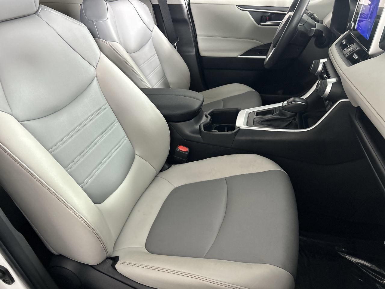 Used 2025 Toyota RAV4 XLE Premium w/ Weather Package FWD image 27