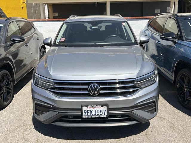 Used 2022 Volkswagen Tiguan SE FWD image 2