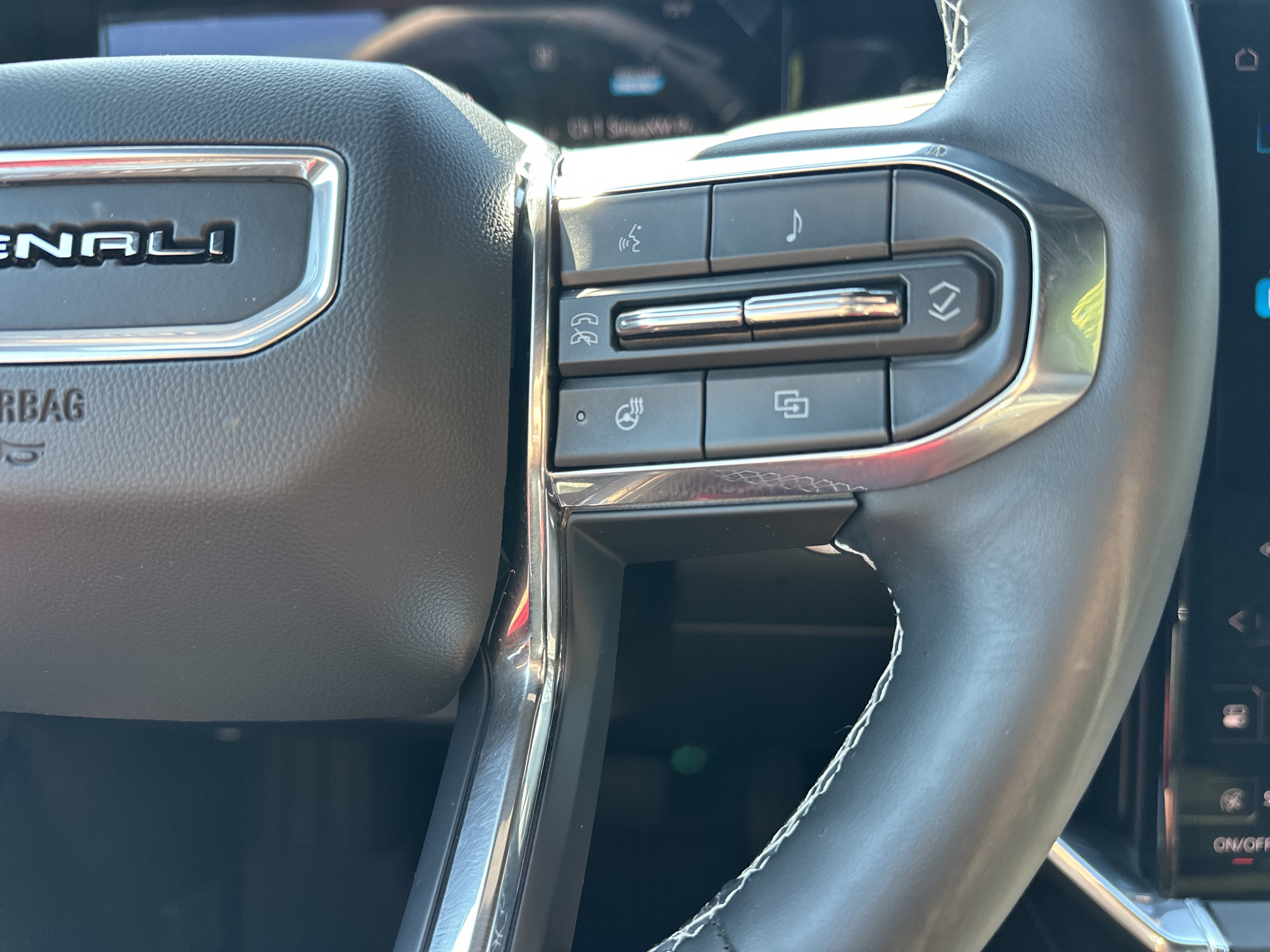 Used 2025 GMC Acadia Denali w/ Super Cruise Package FWD image 20