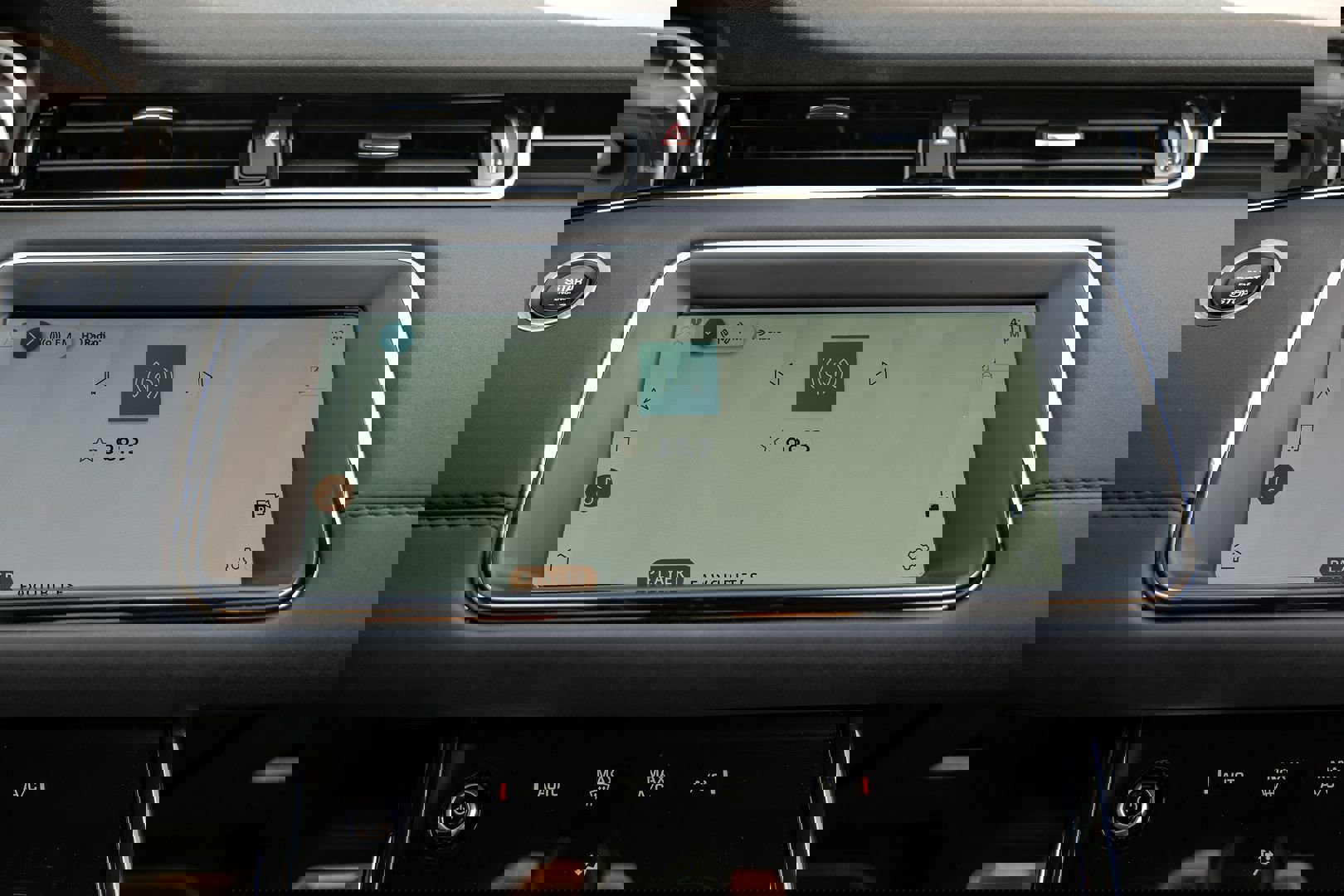 Used 2021 Land Rover Range Rover Evoque R-Dynamic S image 24