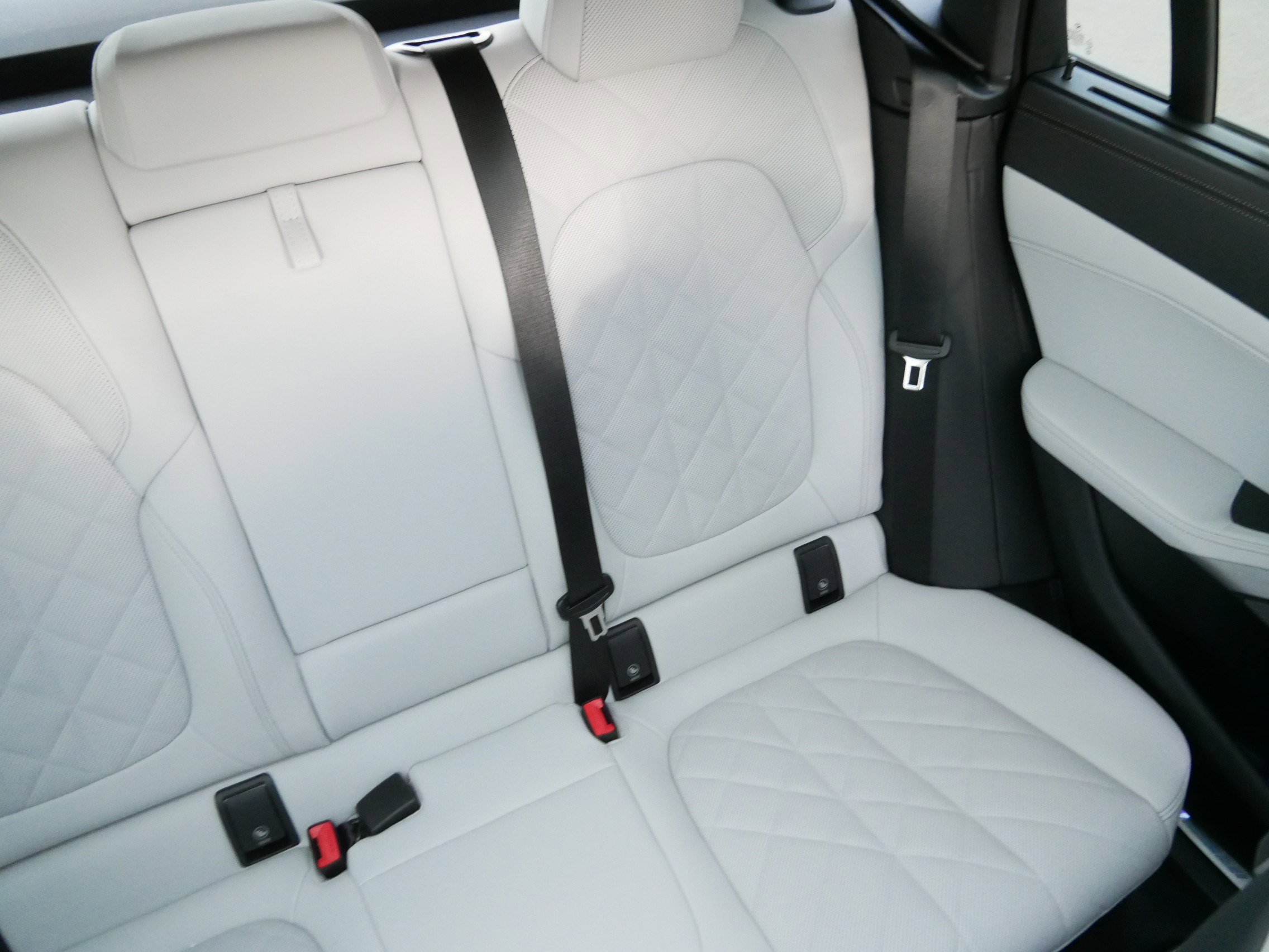 Certified 2025 BMW X6 M60i w/ Parking Assistance Package image 14