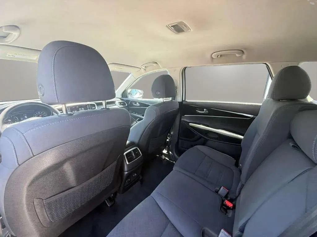 Used 2020 Kia Sorento FWD V6 image 18