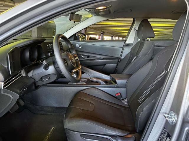 Used 2023 Hyundai Elantra SEL w/ Preferred Accessory Package FWD image 19