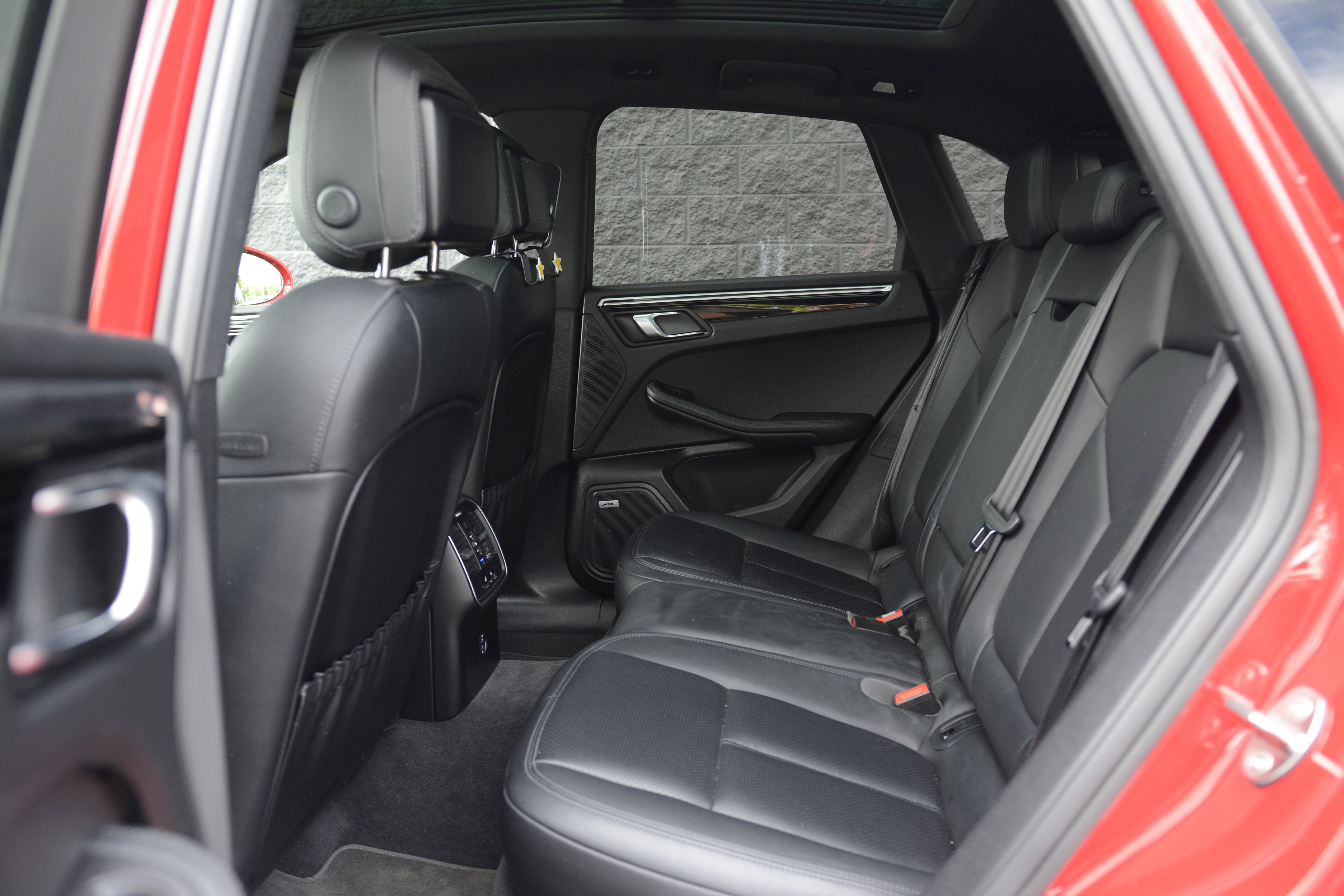 Certified 2020 Porsche Macan AWD/4WD image 31