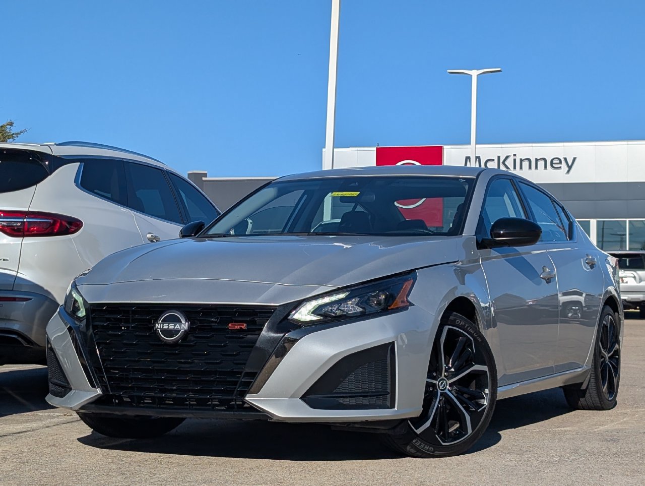 Used 2025 Nissan Altima 2.5 SR FWD image 2
