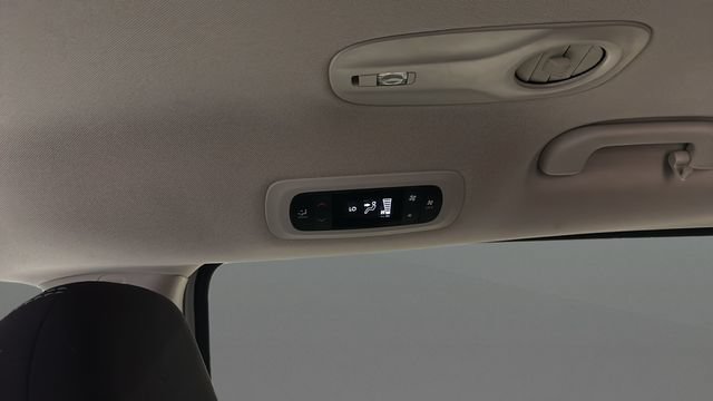 Used 2023 Chrysler Voyager LX FWD image 22